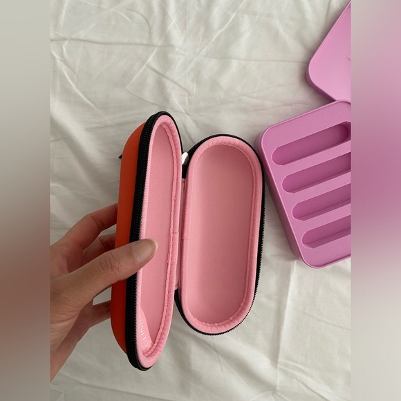 Clinique set of zipped oval Capsule protector Case & metal Storage box New - Picture 3 of 7